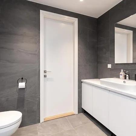 4Bdr Modern And Stylish Apartment Near Kadriorg With Free Parking Tallinn Exterior photo